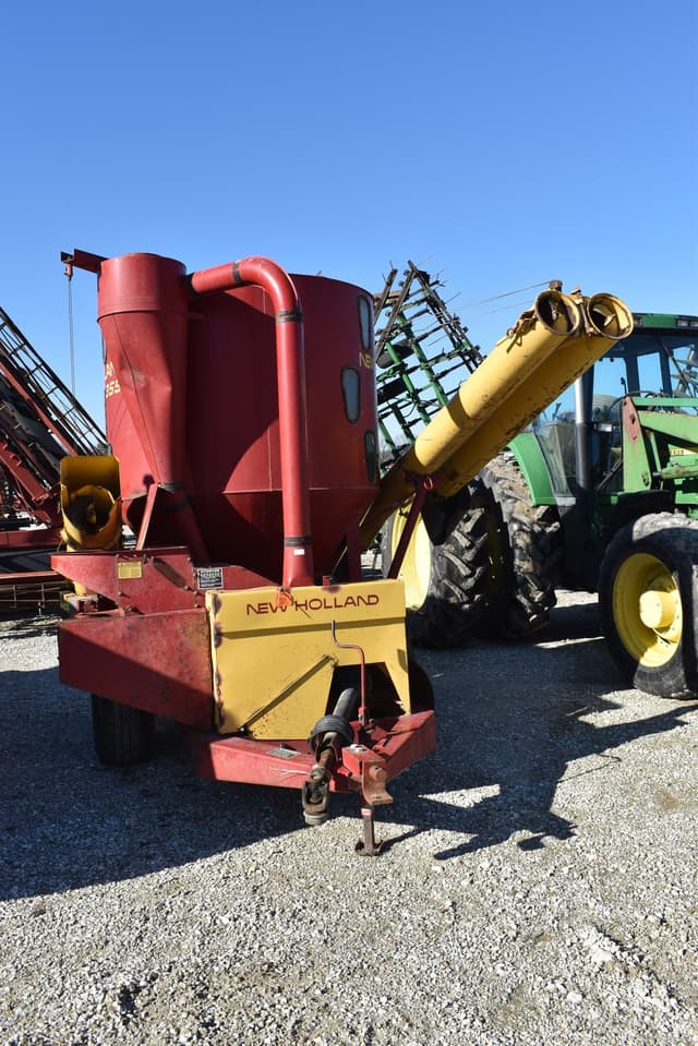 Image of New Holland 355 equipment image 1