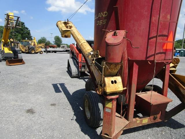 Image of New Holland 355 equipment image 4