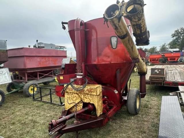Image of New Holland 355 equipment image 1