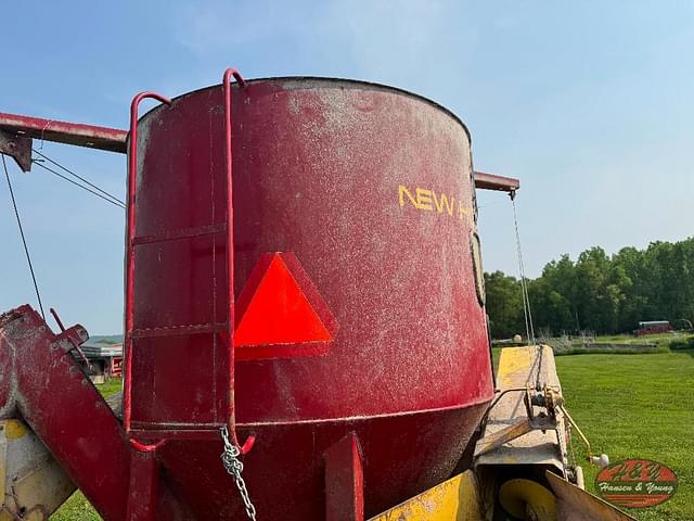 Image of New Holland 355 equipment image 4