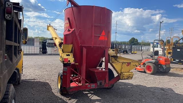 Image of New Holland 355 equipment image 4