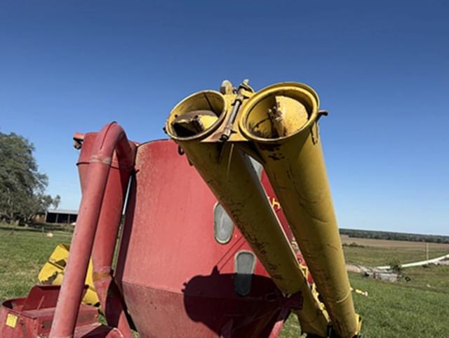 Image of New Holland 355 equipment image 2