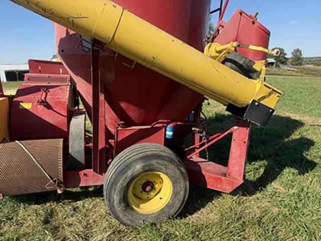 Image of New Holland 355 equipment image 3