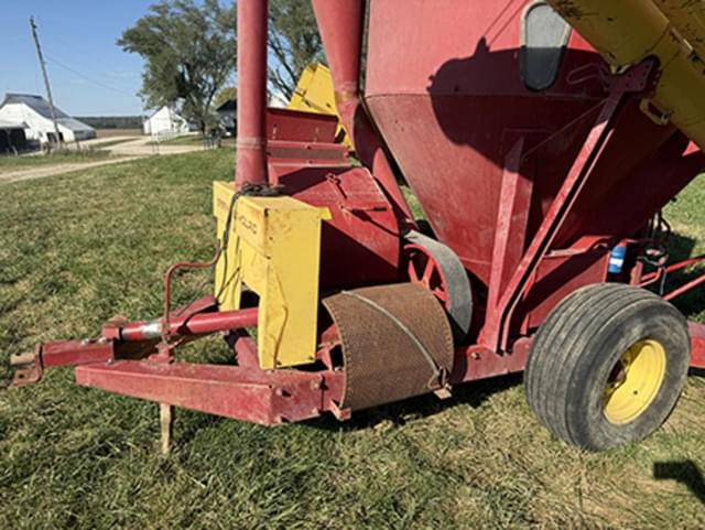 Image of New Holland 355 equipment image 1