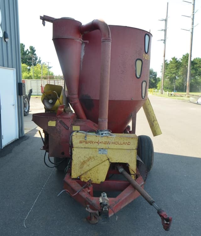 Image of New Holland 355 equipment image 2