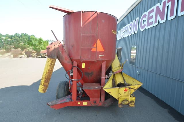 Image of New Holland 355 equipment image 4