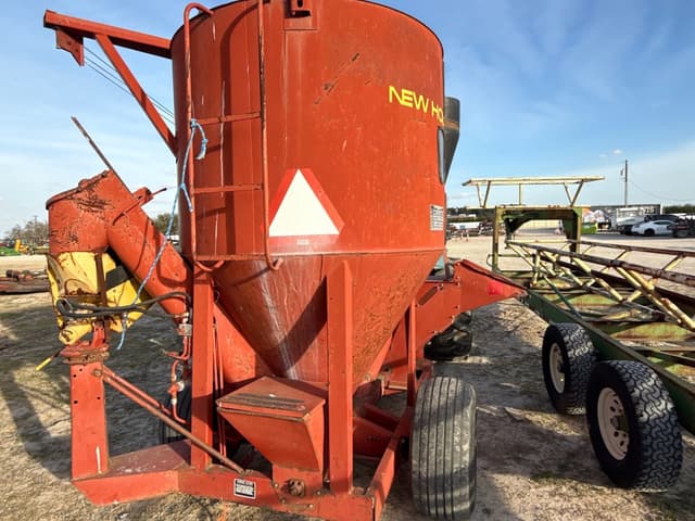 Image of New Holland 355 equipment image 4