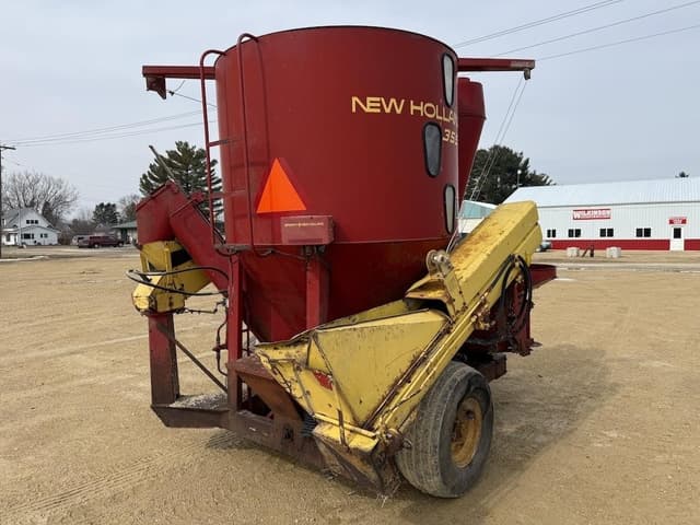 Image of New Holland 355 equipment image 3