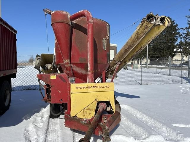 Image of New Holland 355 equipment image 2