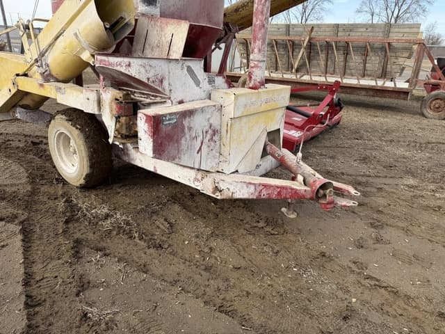 Image of New Holland 355 equipment image 3