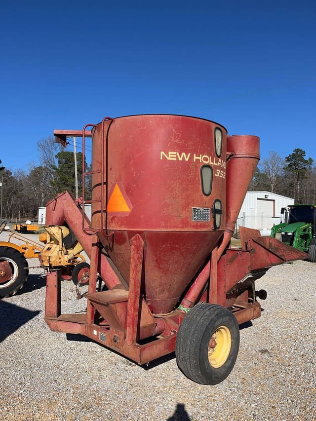 Image of New Holland 355 equipment image 3