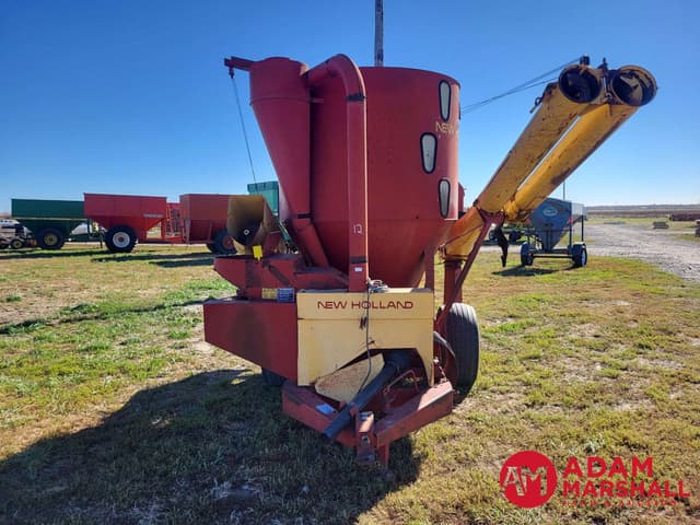 Image of New Holland 355 equipment image 4