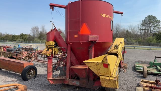 Image of New Holland 355 equipment image 4