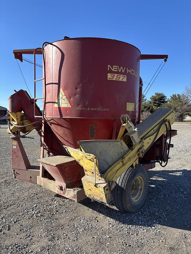 Image of New Holland 357 equipment image 4