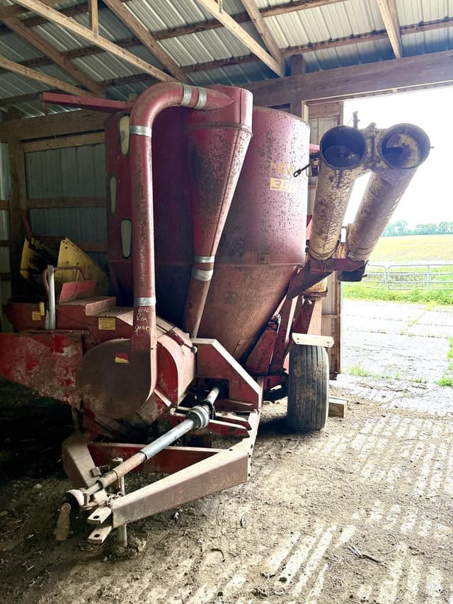 Image of New Holland 357 equipment image 1