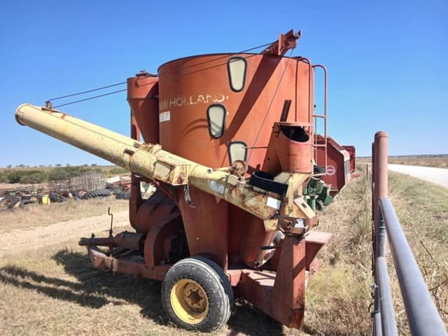 Image of New Holland 357 equipment image 4