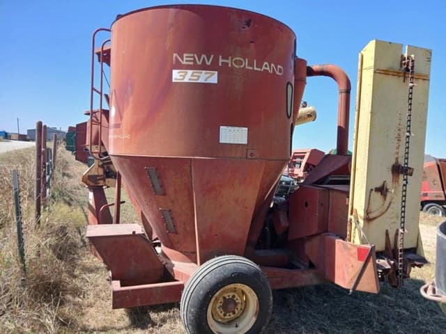 Image of New Holland 357 equipment image 3