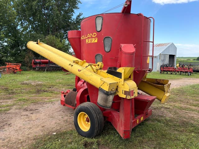 Image of New Holland 357 equipment image 3