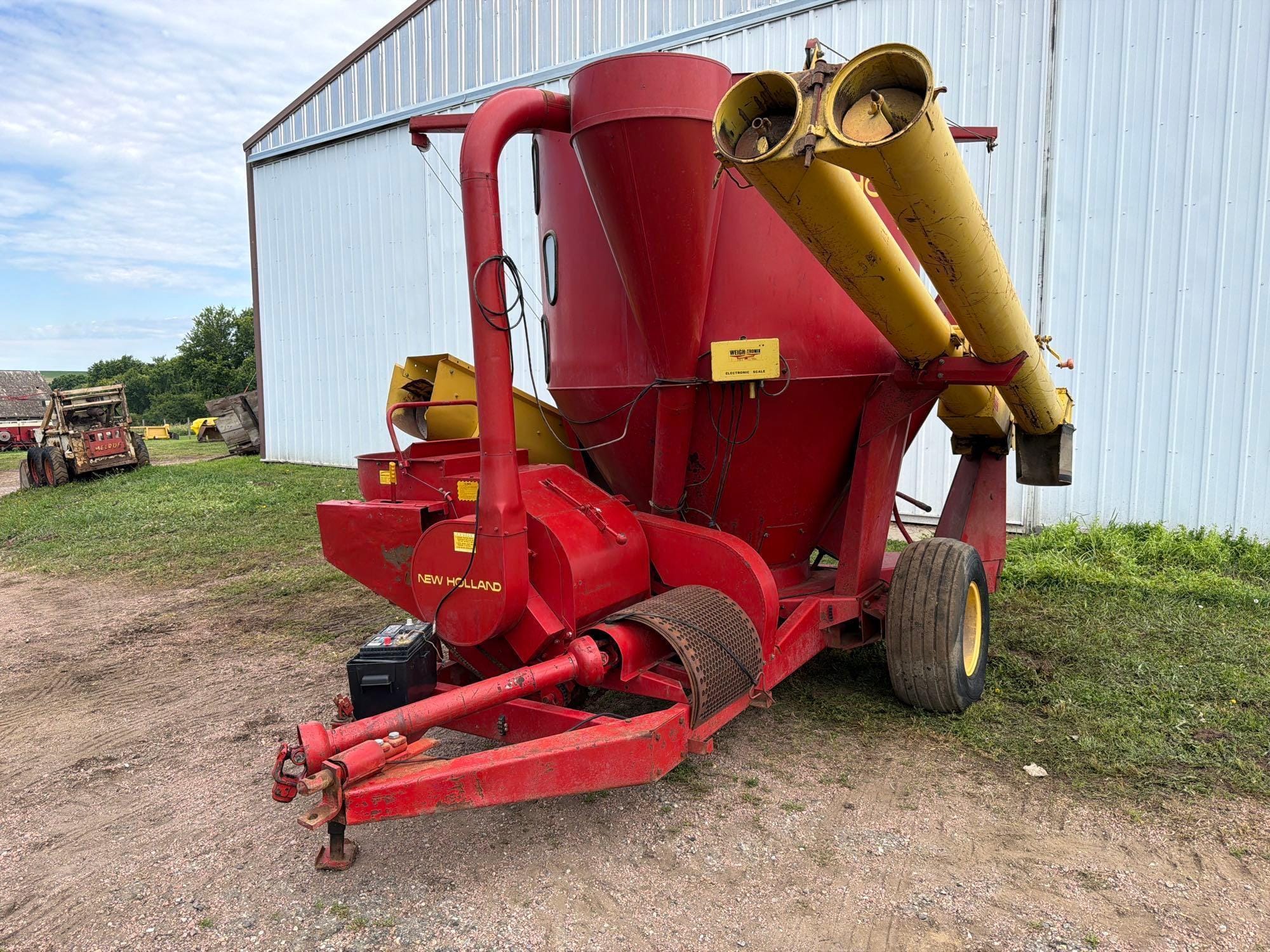 New Holland 357 Equipment Image0