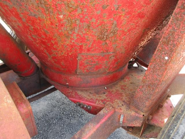 Image of New Holland 357 equipment image 4