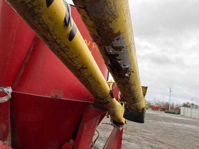 Image of New Holland 357 equipment image 4