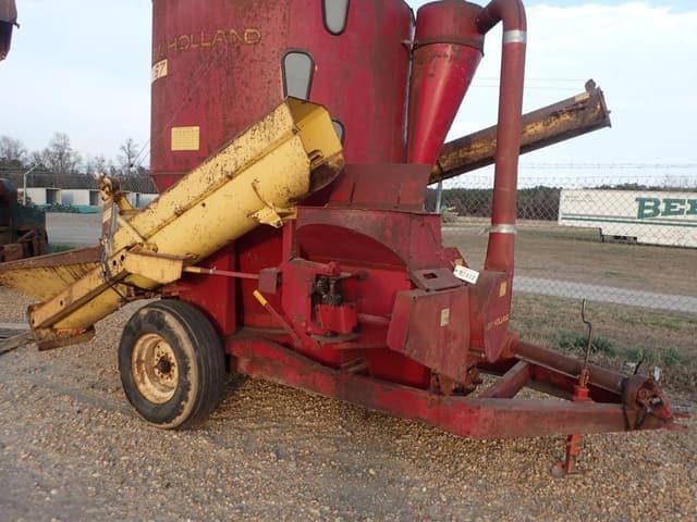 Image of New Holland 357 equipment image 2