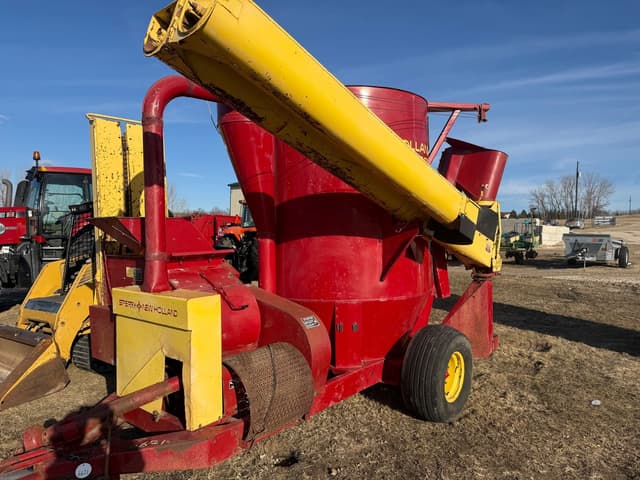 Image of New Holland 358 equipment image 1