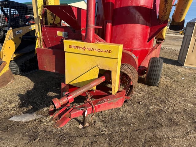 Image of New Holland 358 equipment image 2