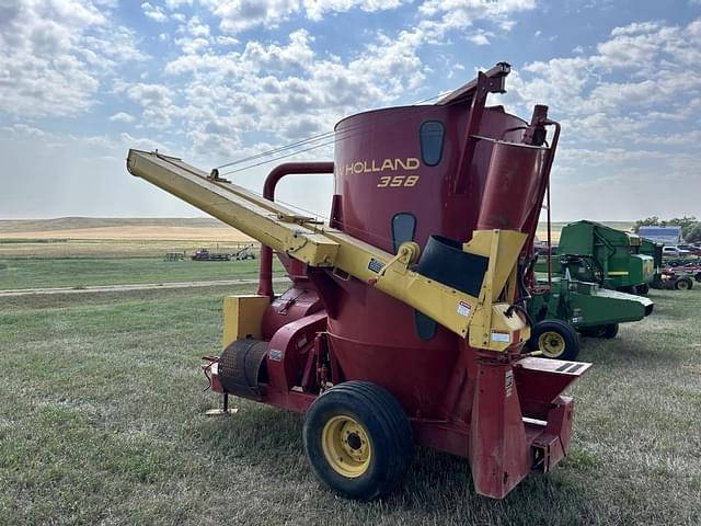 Image of New Holland 358 equipment image 4