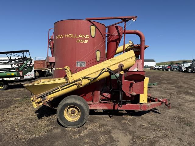 Image of New Holland 358 equipment image 3