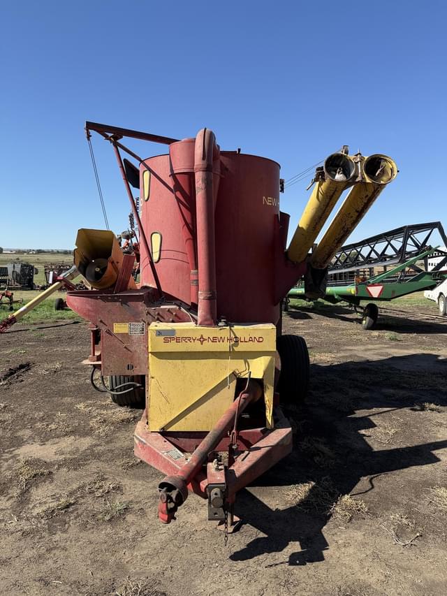 Image of New Holland 358 equipment image 1