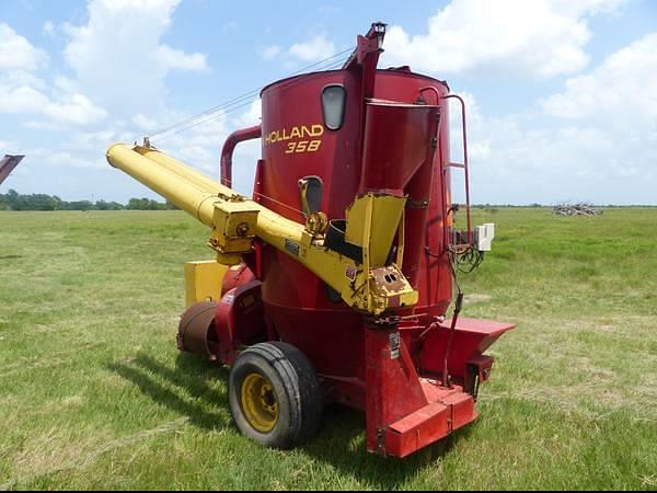 Image of New Holland 358 equipment image 3