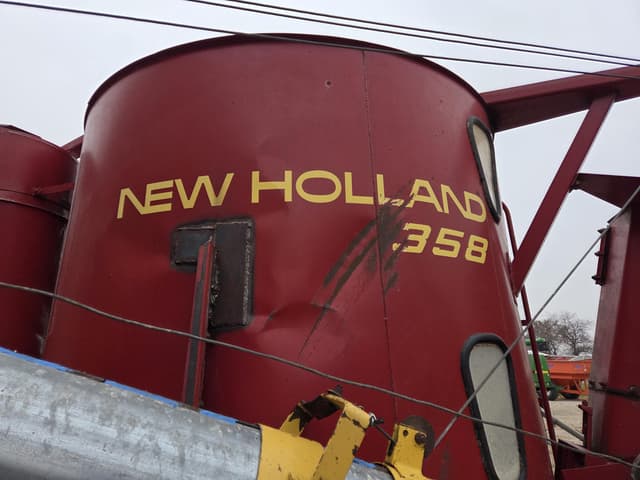 Image of New Holland 358 equipment image 4