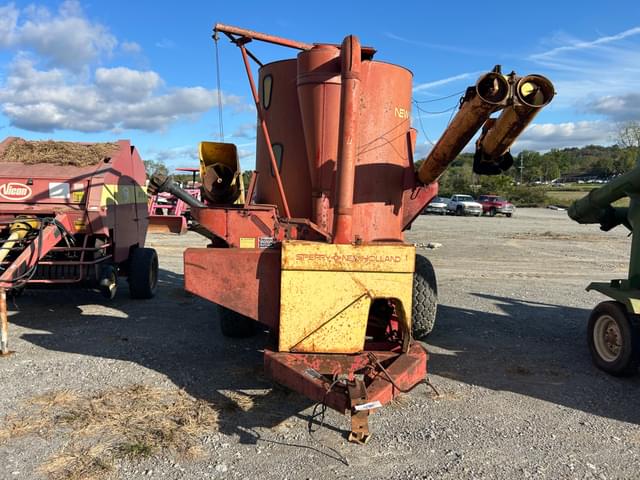 Image of New Holland 358 equipment image 2