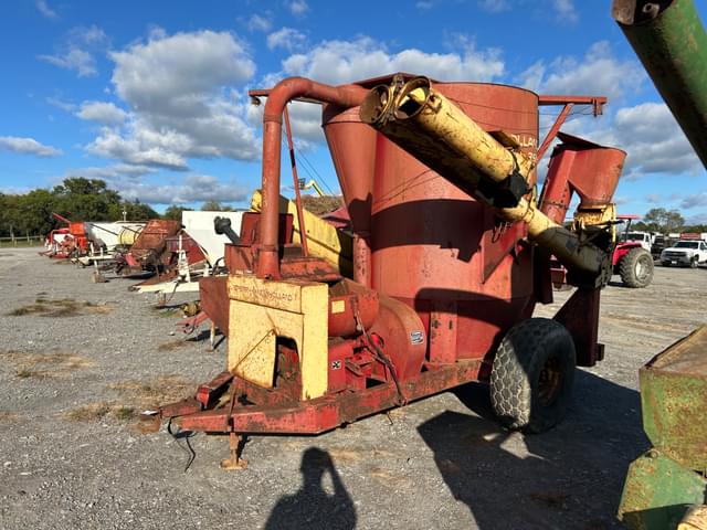 Image of New Holland 358 equipment image 1