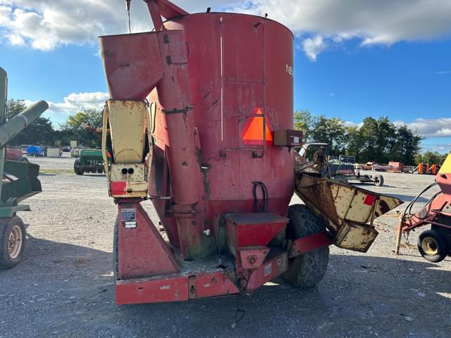 Image of New Holland 358 equipment image 4
