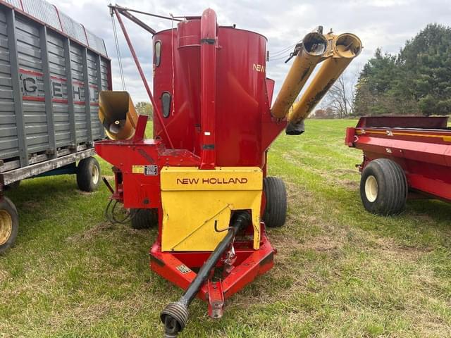 Image of New Holland 358 equipment image 1