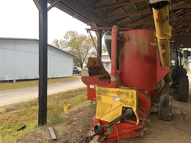 Image of New Holland 358 equipment image 2