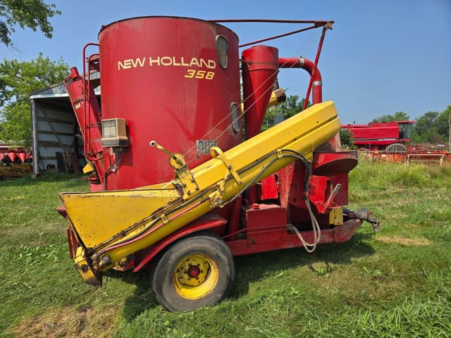 Image of New Holland 358 equipment image 2