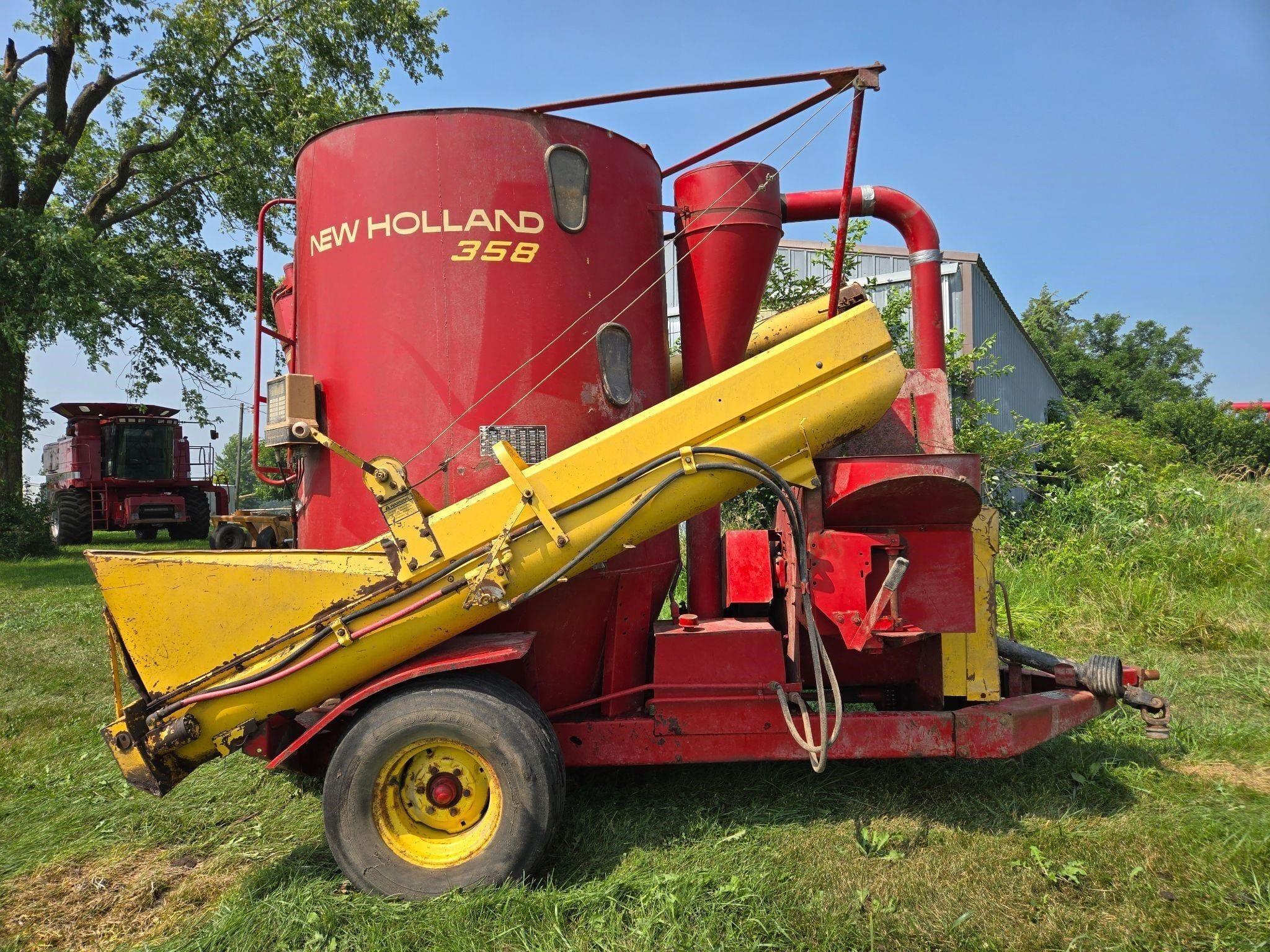 New Holland 358 Equipment Image0