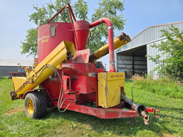 Image of New Holland 358 equipment image 1