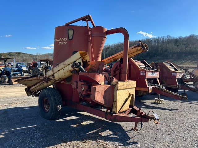 Image of New Holland 358 equipment image 1