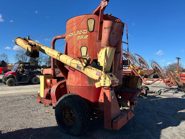 Image of New Holland 358 equipment image 3