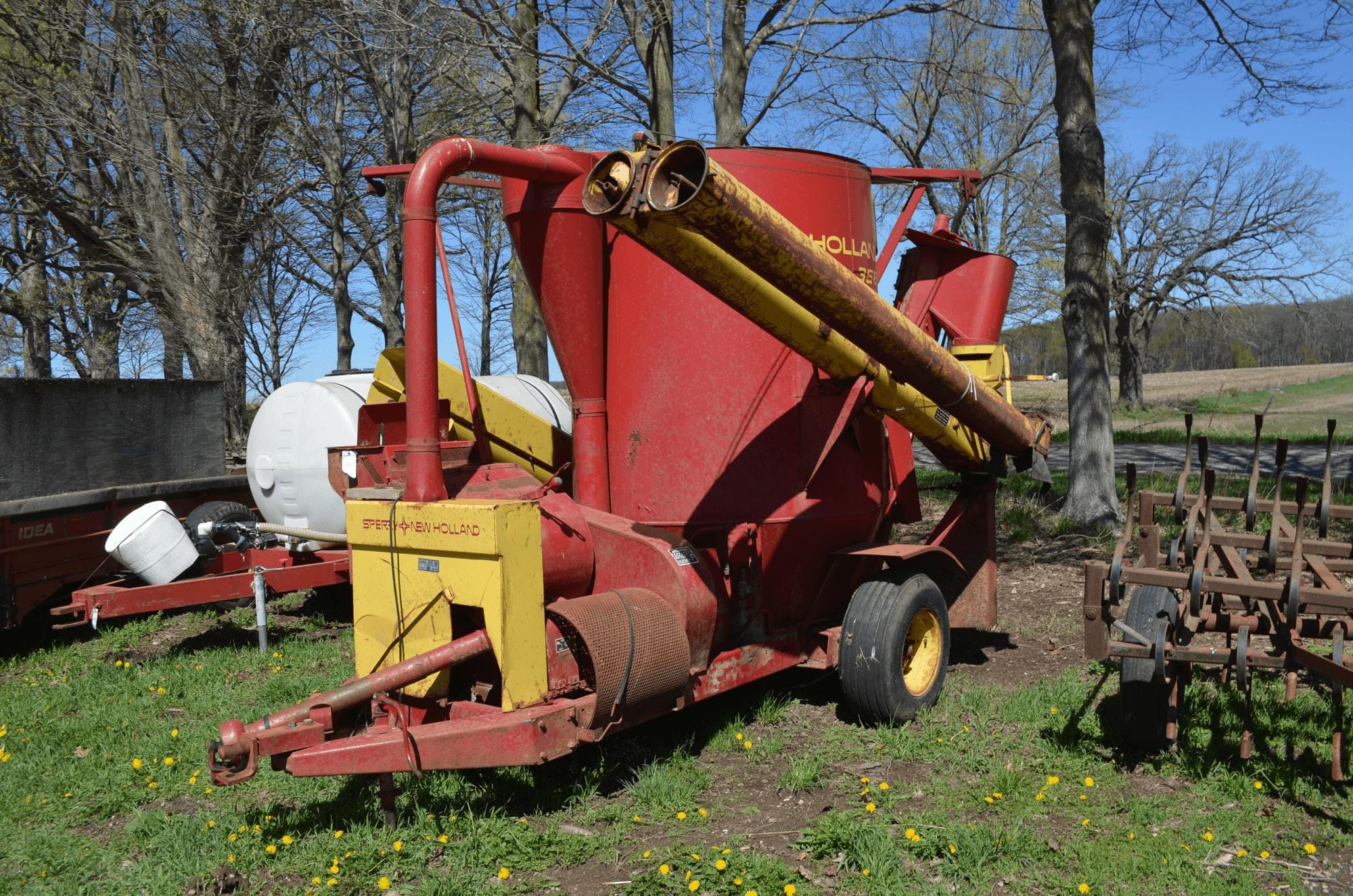 New Holland 358 Equipment Image0