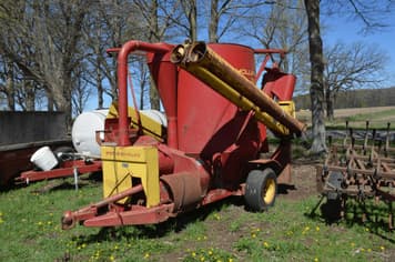 Main image New Holland 358