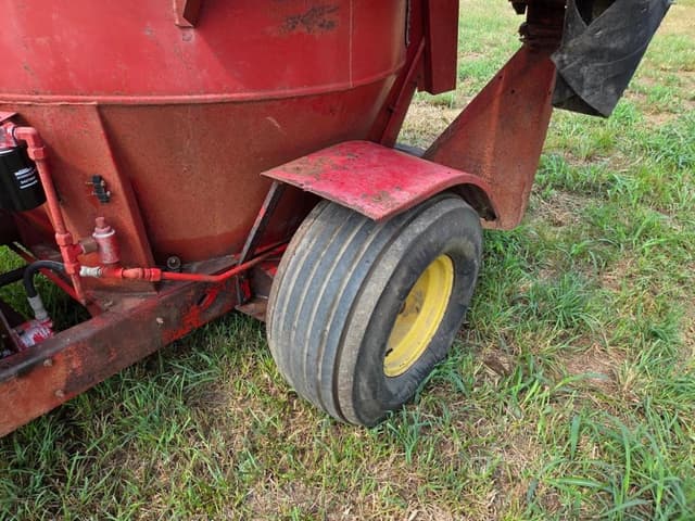 Image of New Holland 358 equipment image 1
