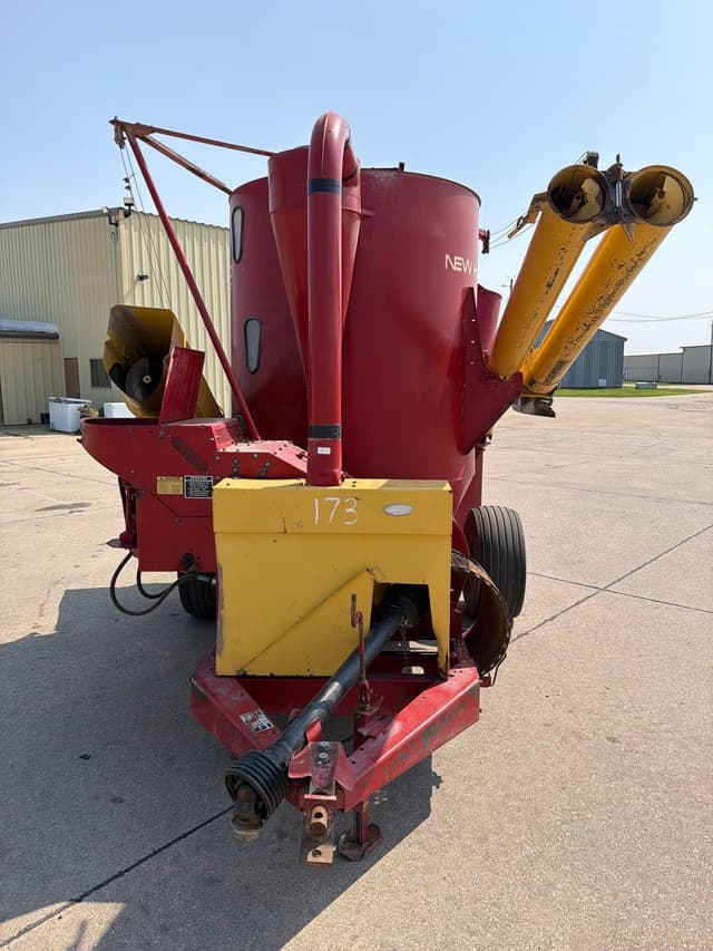 Image of New Holland 358 equipment image 1