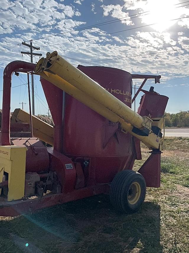 Image of New Holland 358 equipment image 3