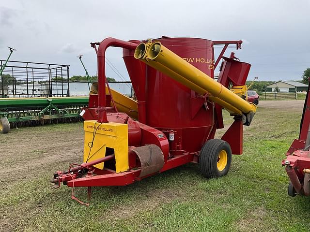 Image of New Holland 358 equipment image 4