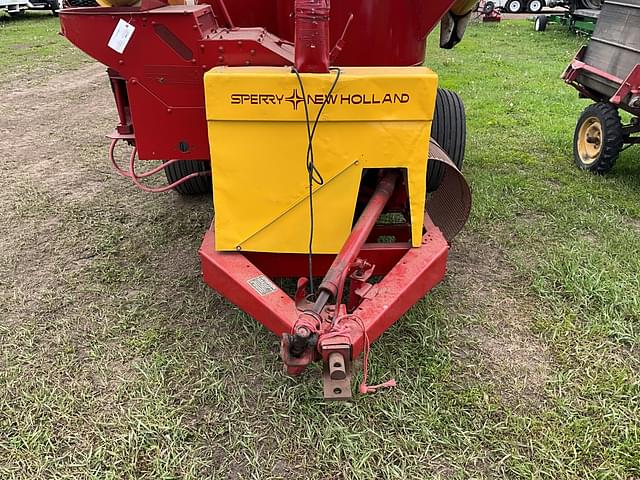 Image of New Holland 358 equipment image 2